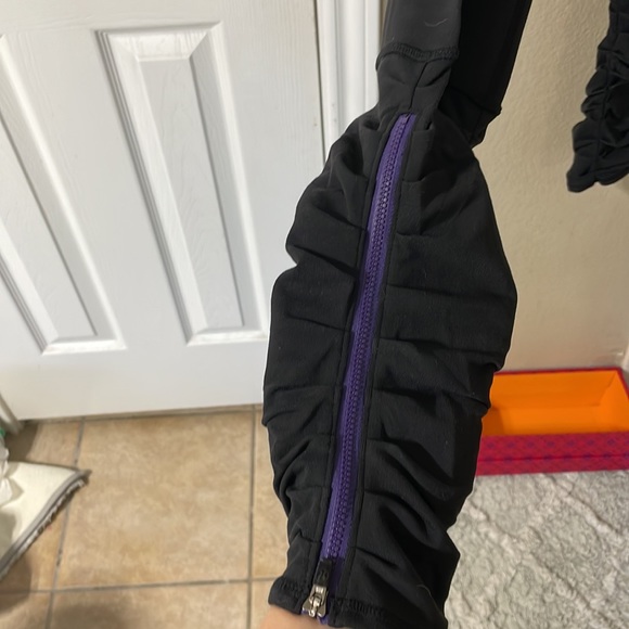 New Lululemon dance yoga black pants w ruching, purple waist band pockets 10 - Picture 5 of 10